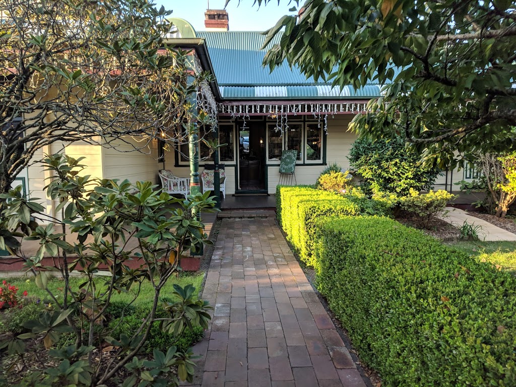 Glenella Guesthouse | 56 Govetts Leap Rd, Blackheath NSW 2785, Australia | Phone: (02) 4787 8352