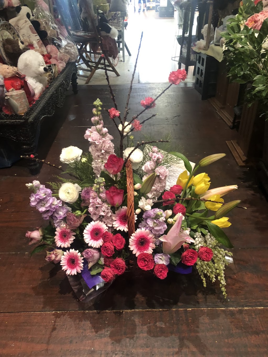 Middle Park Florist Brisbane | Park Village Shopping Centre, 7/27 Riverhills Rd, Middle Park QLD 4074, Australia | Phone: (07) 3279 3588