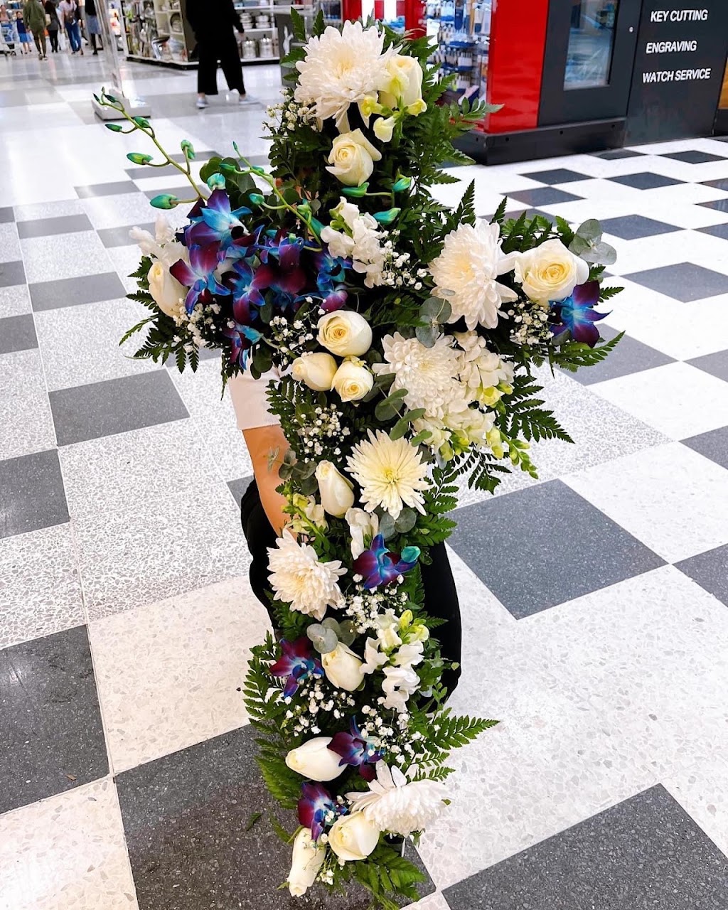 Bright Flowers Mount Annan | 9/11-13 Main St, Mount Annan NSW 2567, Australia | Phone: 0466 339 666