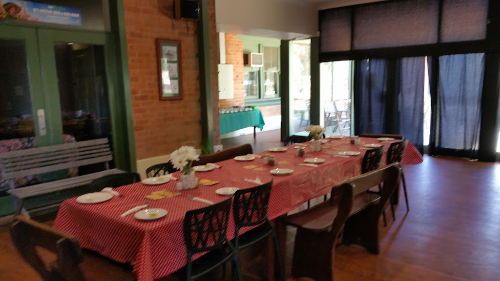 Punt Hotel | 5 Punt Rd, Darlington Point NSW 2706, Australia | Phone: (02) 6968 4108