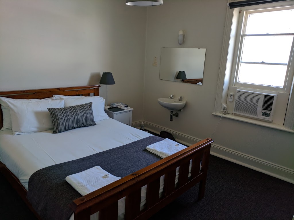 Cornwall Hotel | lodging | 20 Ryan St, Moonta SA 5558, Australia | 0888252304 OR +61 8 8825 2304