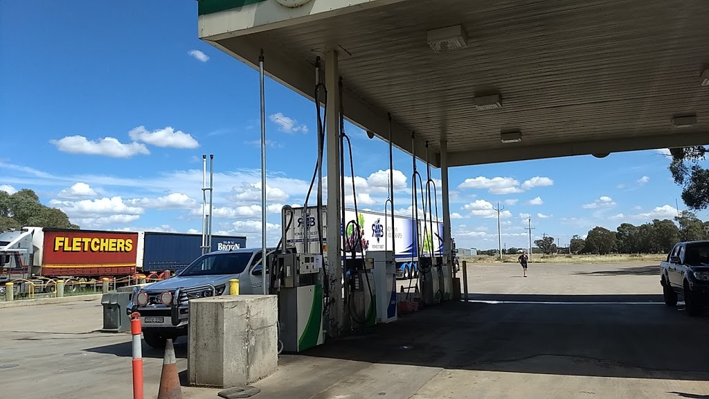 BP | gas station | Sturt Hwy, Darlington Point NSW 2706, Australia | 0269684369 OR +61 2 6968 4369