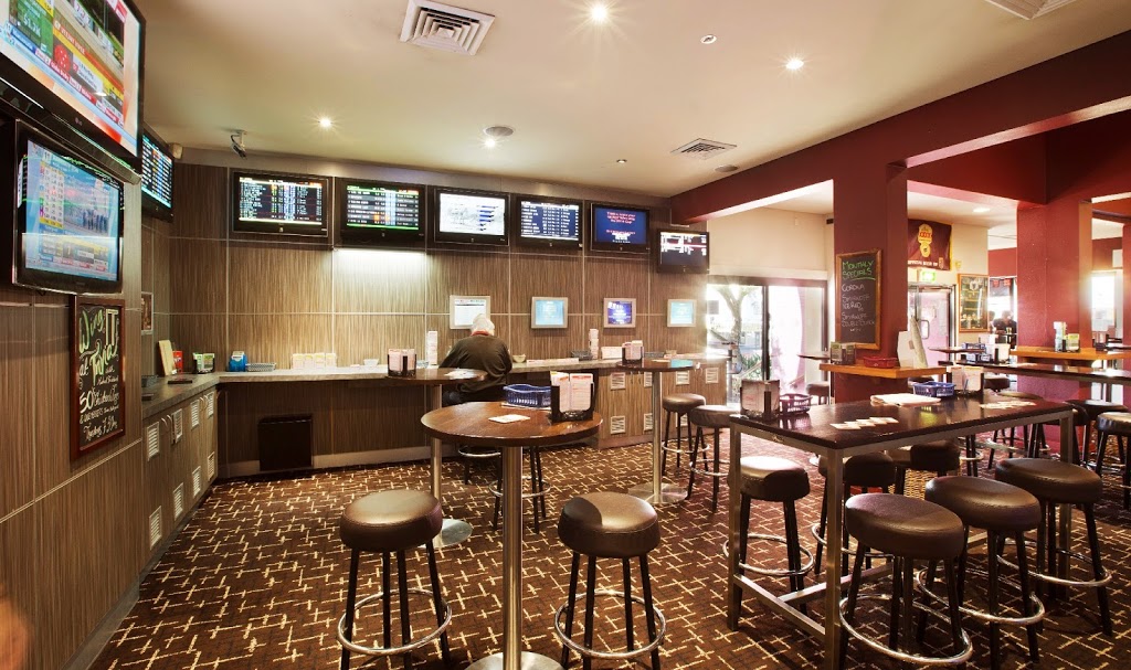 Holland Park Hotel | 945 Logan Rd, Holland Park QLD 4121, Australia | Phone: (07) 3397 1100