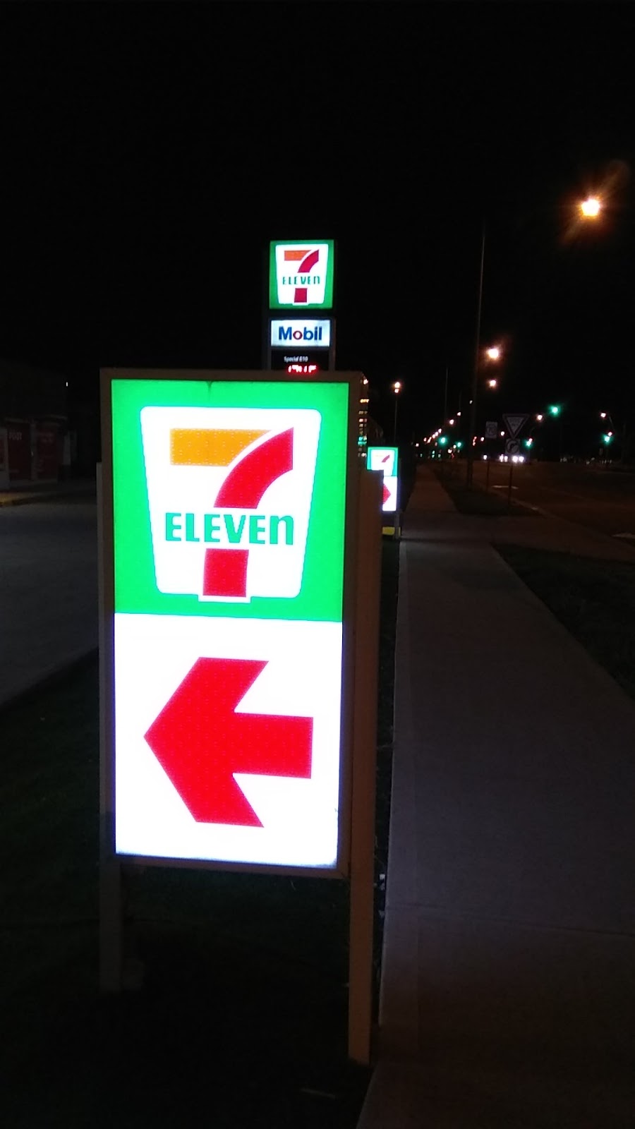 7-Eleven Tarneit | gas station | 618 Tarneit Rd, Tarneit VIC 3029, Australia | 0397316159 OR +61 3 9731 6159
