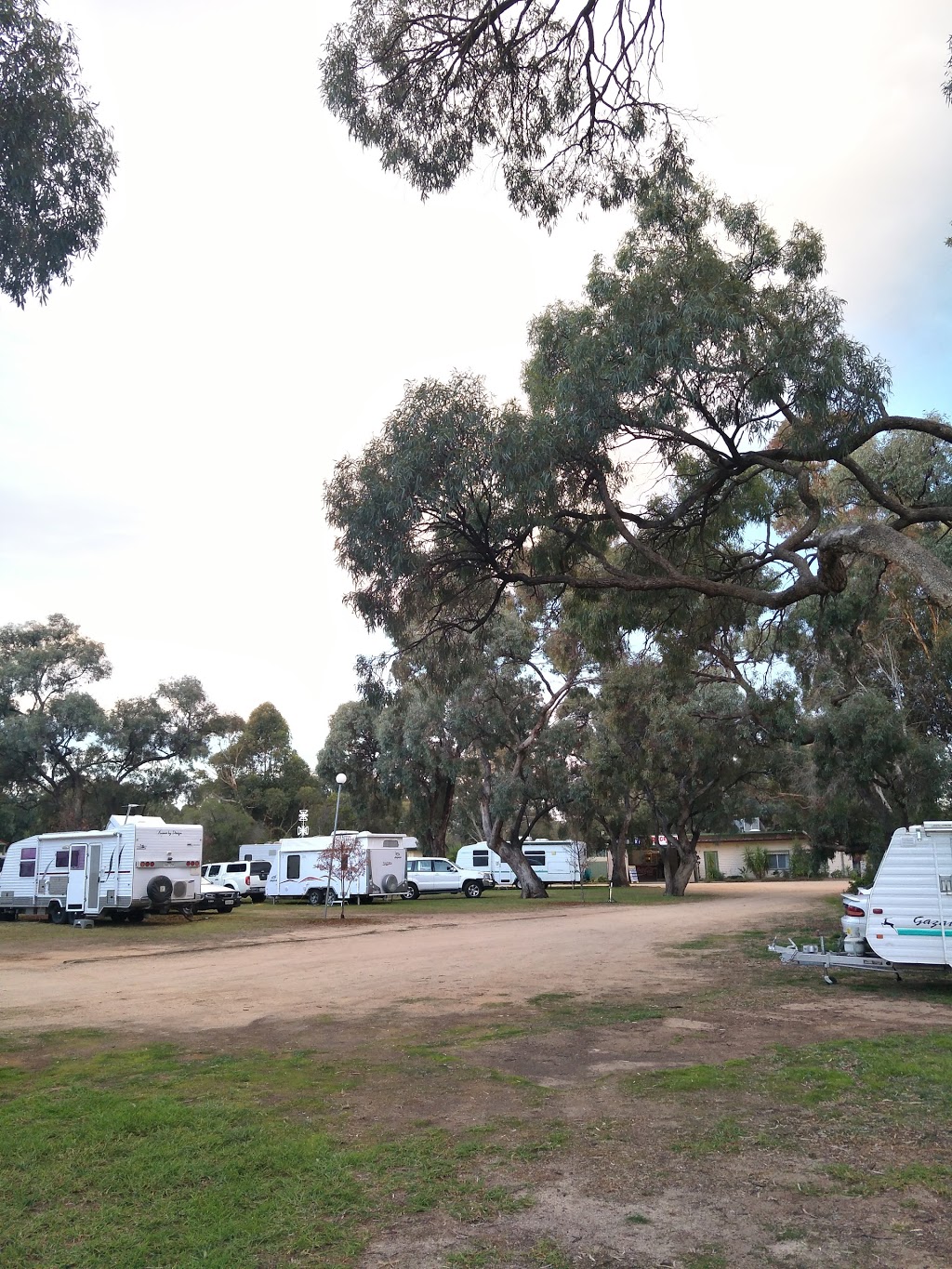 Hay Caravan Park | rv park | Sturt Hwy & Boon St, Hay South NSW 2711, Australia | 0269931415 OR +61 2 6993 1415
