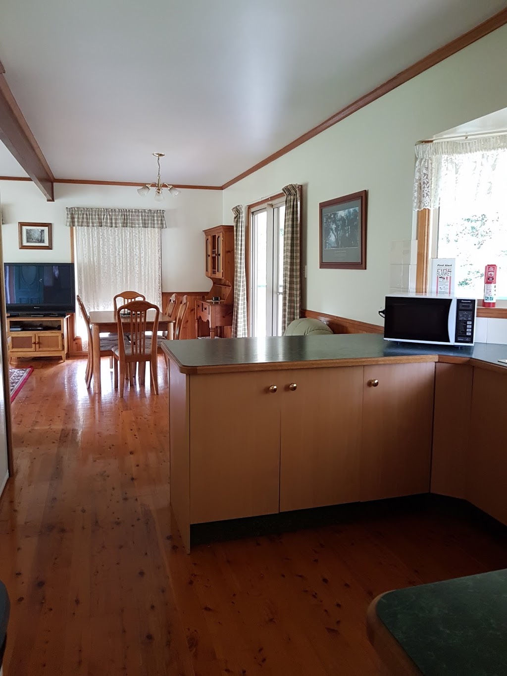 Kookaburra Cottage-Holiday House | lodging | Kookaburra Cottage, 4 Firefly Dr, Bunya Mountains QLD 4405, Australia