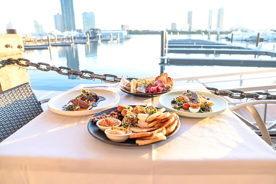 Glass Dining & Lounge Bar | 74 Seaworld Drive & Marina Mirage Waterfront, Main Beach QLD 4217, Australia | Phone: (07) 5527 1009