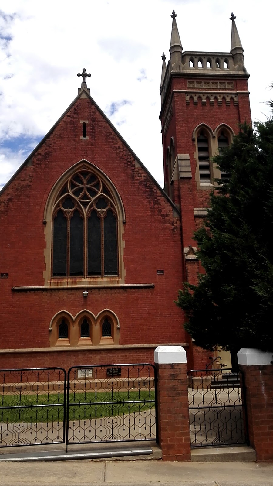 Saint Mels Catholic Church | church | Audley St, Narrandera NSW 2700, Australia | 0269592080 OR +61 2 6959 2080