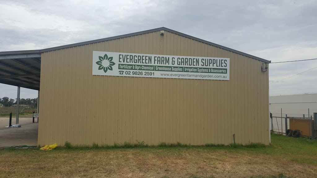 Evergreen Farm And Garden Supplies | food | 1417 Elizabeth Dr, Kemps Creek NSW 2178, Australia | 0298262591 OR +61 2 9826 2591