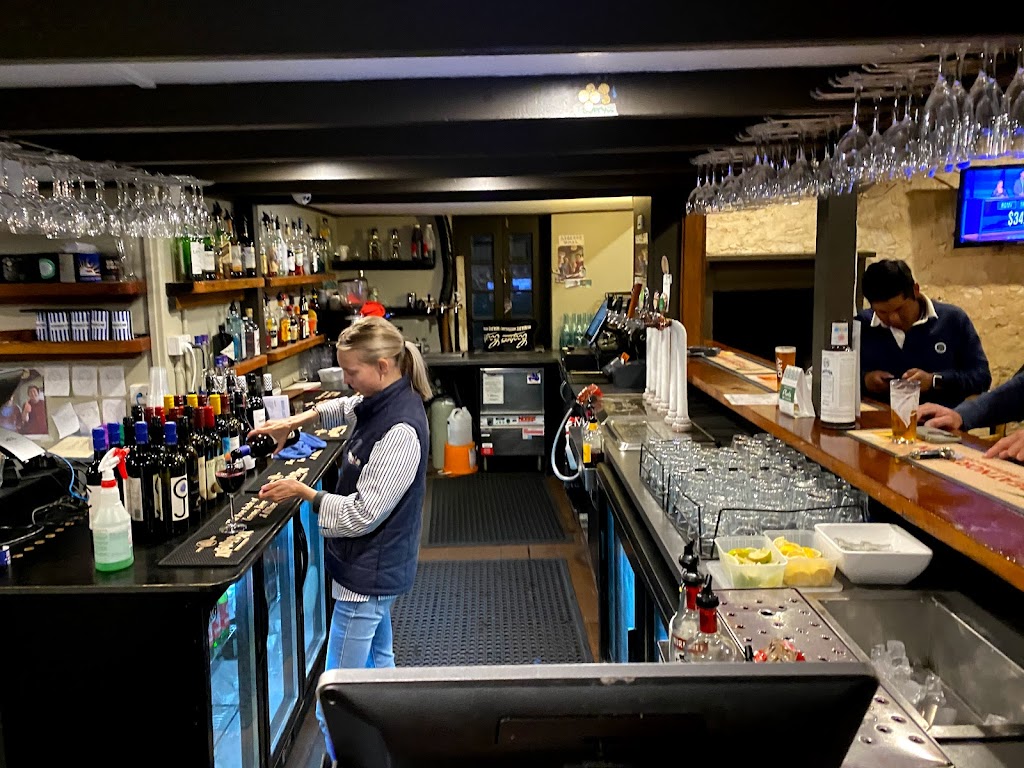 Caledonian Inn | bar | 1 Victoria St, Robe SA 5276, Australia | 0887682029 OR +61 8 8768 2029