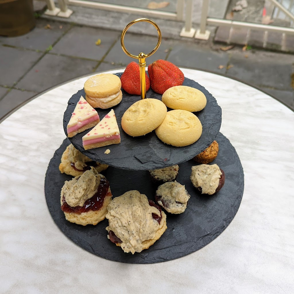 Victoria Lodge | Mrs Macquaries Rd, Sydney NSW 2000, Australia | Phone: (02) 9231 8111