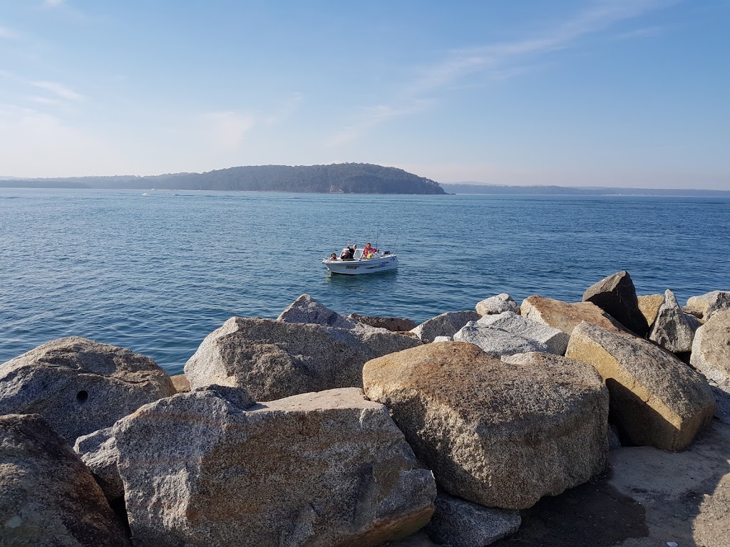 Hanging Rock Boat Ramp | Hanging Rock Pl, Batemans Bay NSW 2536, Australia | Phone: (02) 4474 1000