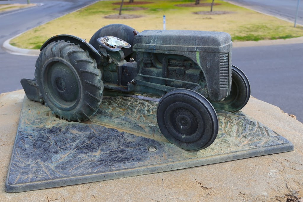 Ferguson Tractor Memorial | museum | Adelaide St, Wentworth NSW 2648, Australia