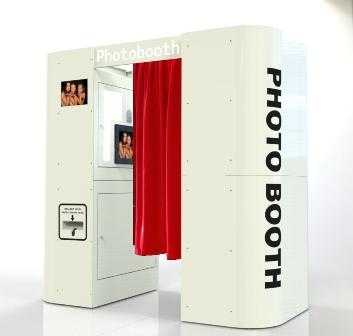 Photos In A Booth | Peal Ct, Carrara QLD 4211, Australia | Phone: 0488 091 081