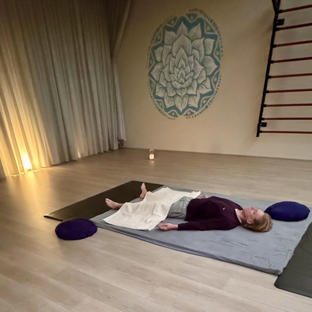 Immerse Yoga Studio | Unit 47/6 Jubilee Ave, Warriewood NSW 2102, Australia | Phone: 0423 827 707