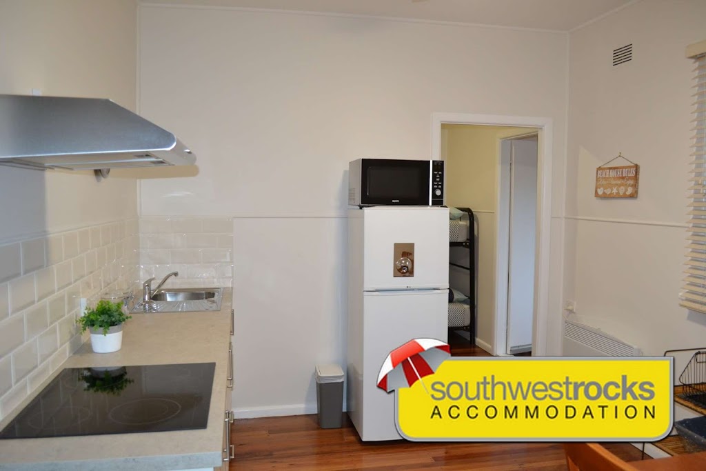 Beach House | lodging | 18 Bay St, Hat Head NSW 2440, Australia | 0265666116 OR +61 2 6566 6116