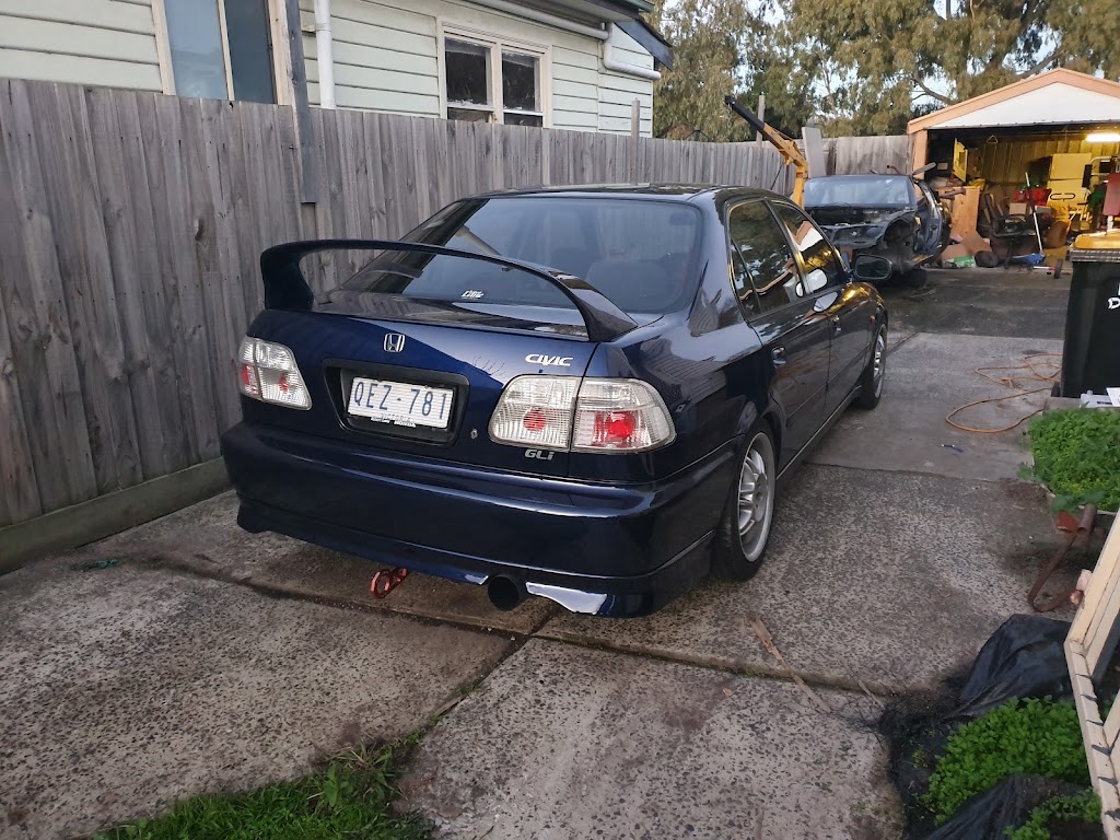 LH Motor Body | 12 McGlone St, Mitcham VIC 3132, Australia | Phone: (03) 9873 0044