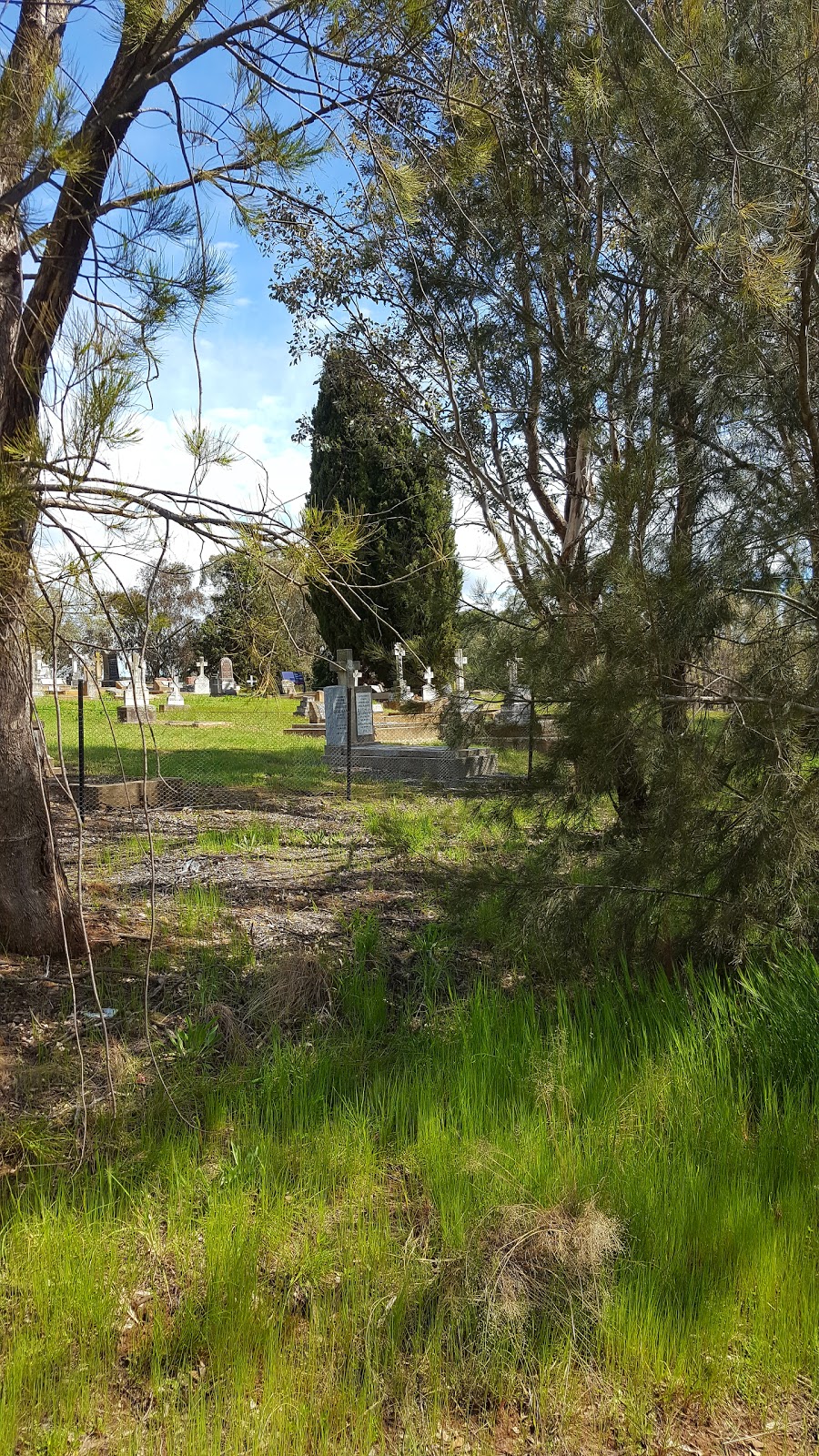 Riverside Cemetery | 40 Erin St, Queanbeyan NSW 2620, Australia