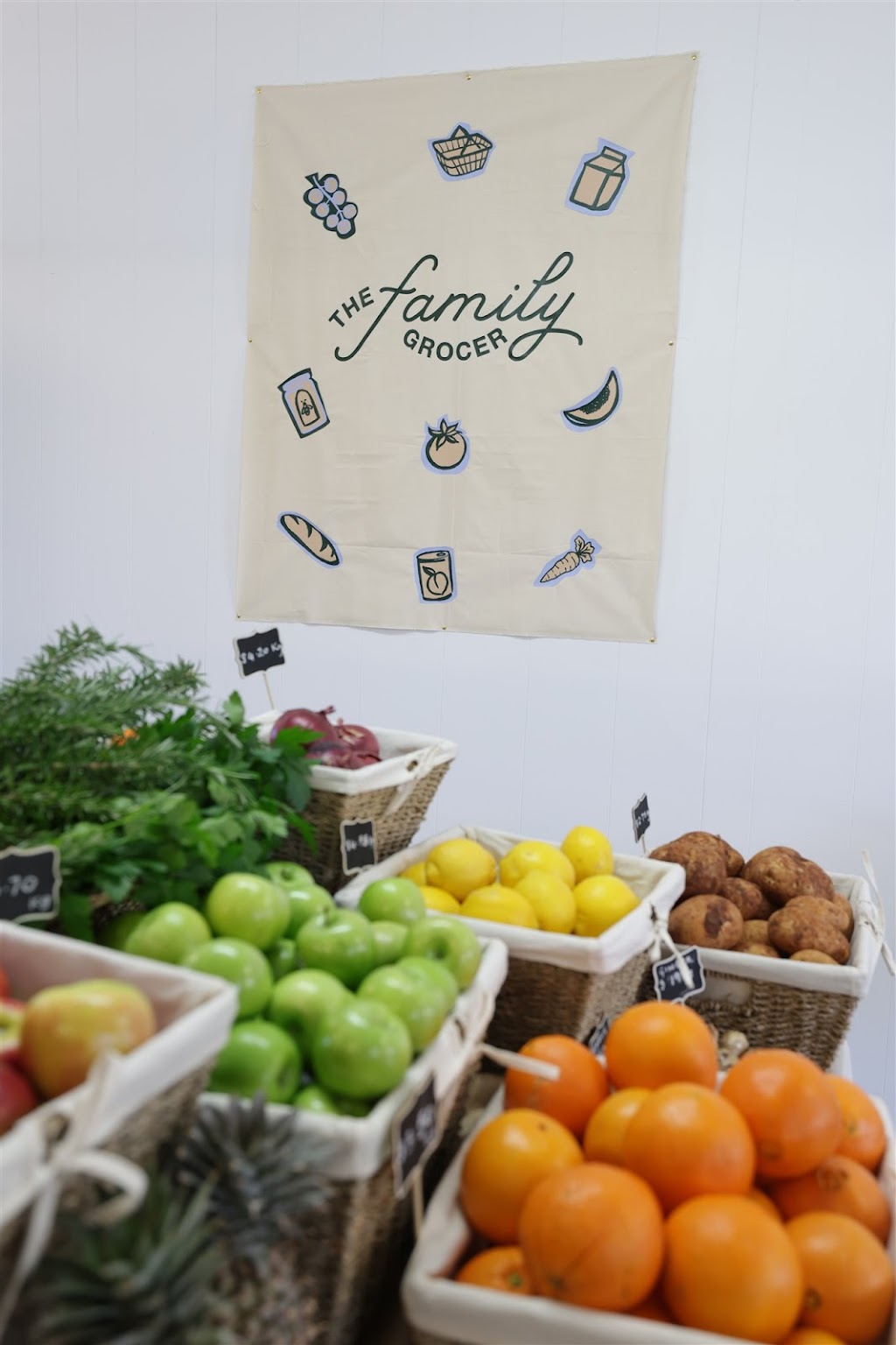 The Family Grocer | 1 Hillcrest Rd, Park Ridge QLD 4125, Australia | Phone: (07) 3462 1862