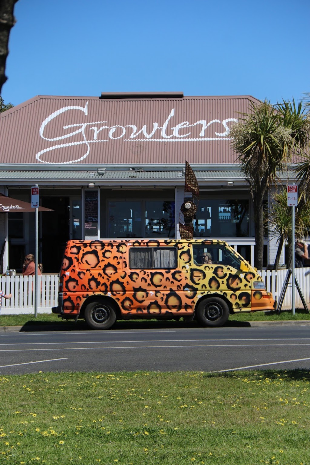 Growlers | restaurant | 23 The Esplanade, Torquay VIC 3228, Australia | 0352648455 OR +61 3 5264 8455
