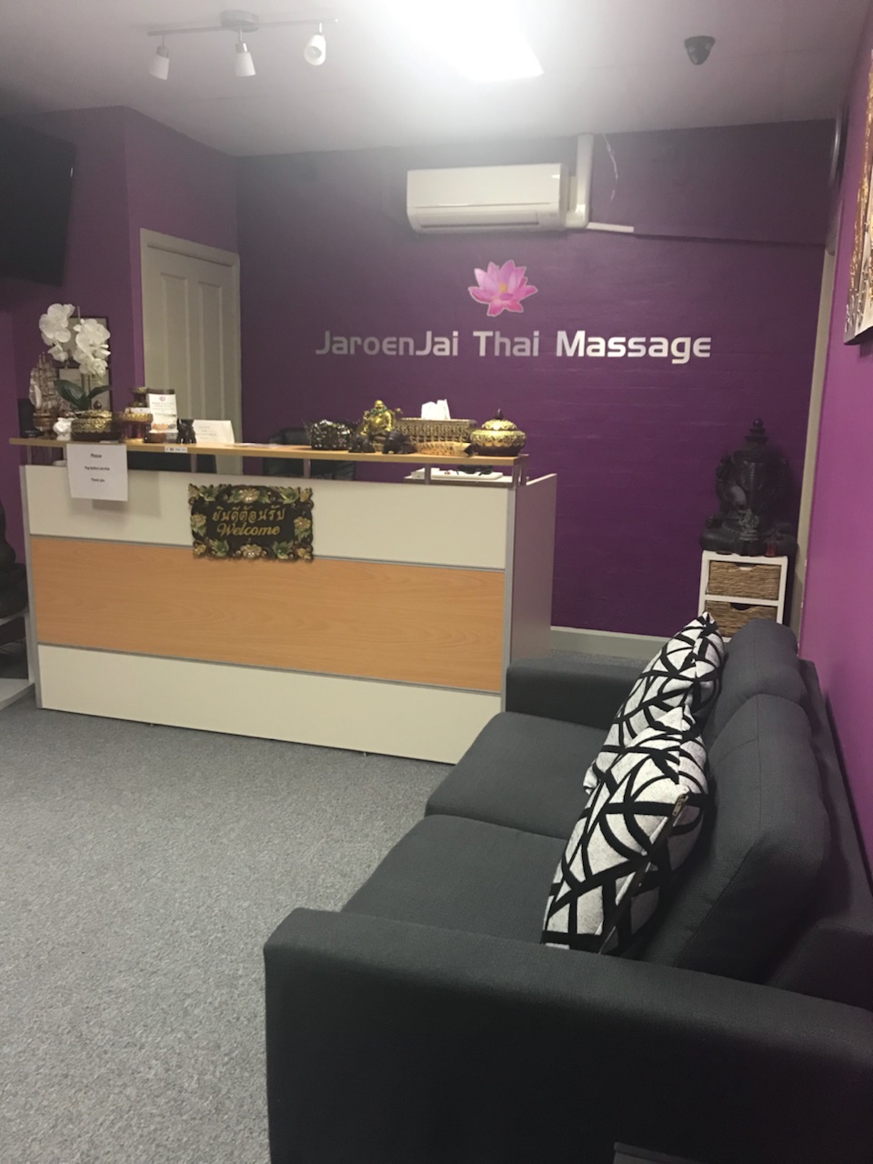 Jaroenjai Thai massage |  | 4/10 Beverley Ave, Warilla NSW 2528, Australia | 0421173569 OR +61 421 173 569