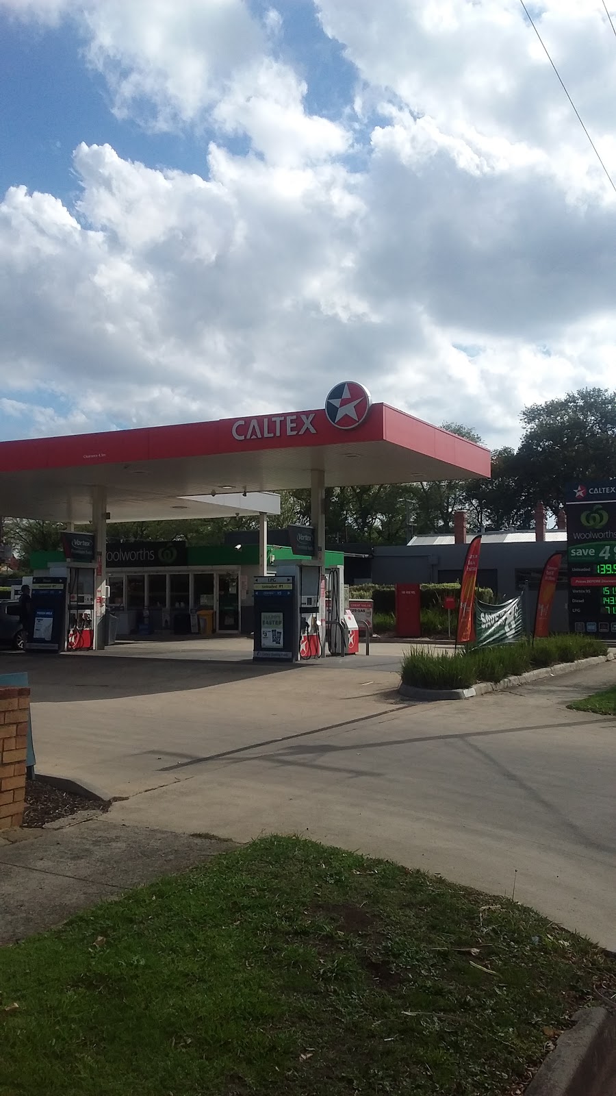 Caltex Woolworths | gas station | 101 Manifold St, Camperdown VIC 3260, Australia | 1300655055 OR +61 1300 655 055