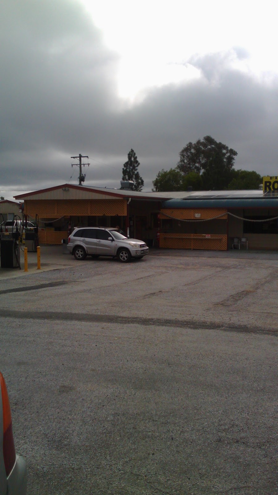 Fingerboard Roadhouse | gas station | 10 Round Hill Rd, Taunton QLD 4674, Australia | 0741569155 OR +61 7 4156 9155