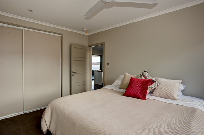 Limni House | lodging | 18 Barefoot Boulevard, Barrine QLD 4872, Australia | 0407377045 OR +61 407 377 045