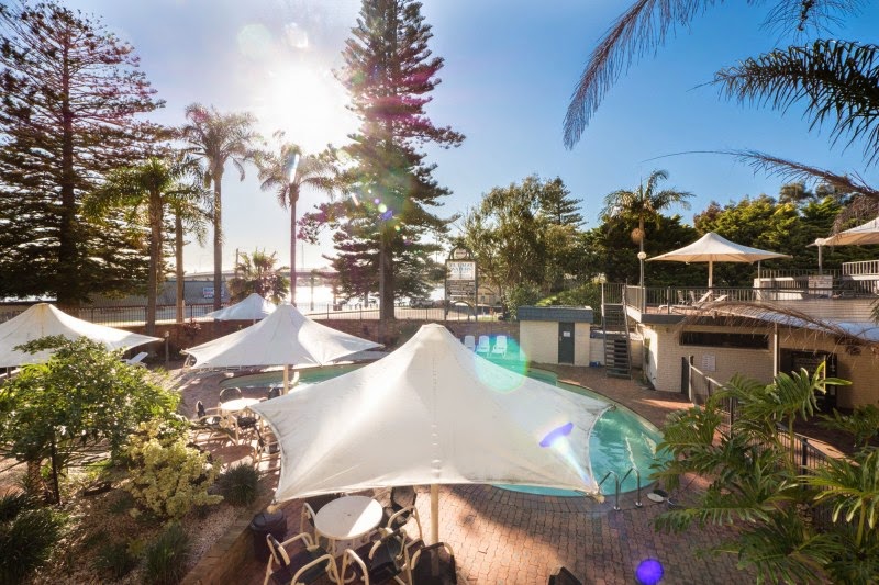 El Lago Waters Resort | 41 The Entrance Rd, The Entrance NSW 2261, Australia | Phone: (02) 4332 3955