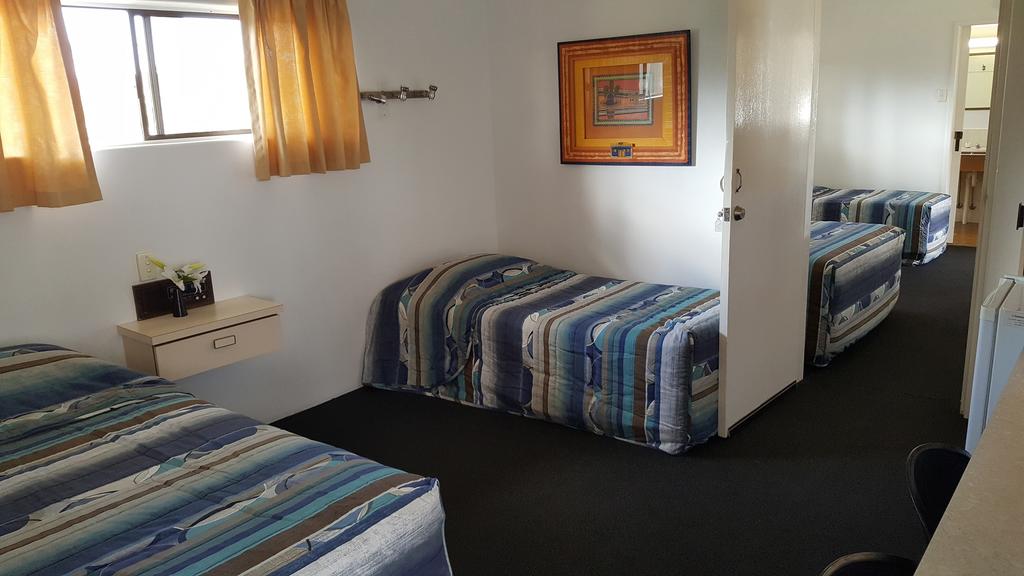 Siesta Villa Motel | lodging | 104 Glenlyon St, Gladstone Central QLD 4680, Australia | 0749724922 OR +61 7 4972 4922