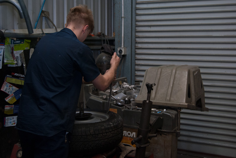 Hume Motors | car repair | 400 Wagga Rd, Lavington NSW 2641, Australia | 0260255253 OR +61 2 6025 5253