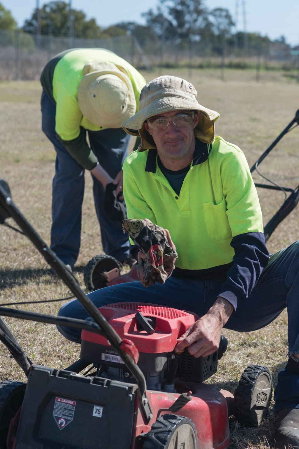 Caringa Topcuts Lawn and Garden | 1 Orara St, Grafton NSW 2460, Australia | Phone: (02) 6640 9300