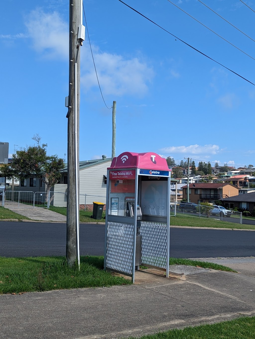 Telstra Payphone + Free Wi-Fi | 38 Evans Rd, Tuross Head NSW 2537, Australia | Phone: 1800 011 433