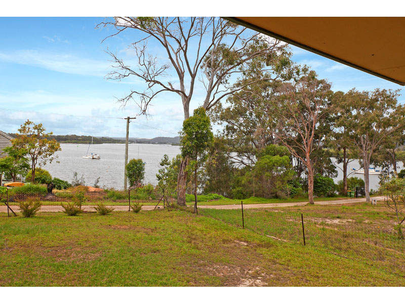 Holiday Let Water Views | lodging | 104 Minjerriba Rd, Russell Island QLD 4184, Australia | 0734091100 OR +61 7 3409 1100