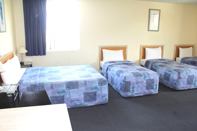 Hamilton Motor Inn | lodging | 422 Kingsford Smith Dr, Hamilton QLD 4007, Australia | 0732685411 OR +61 7 3268 5411