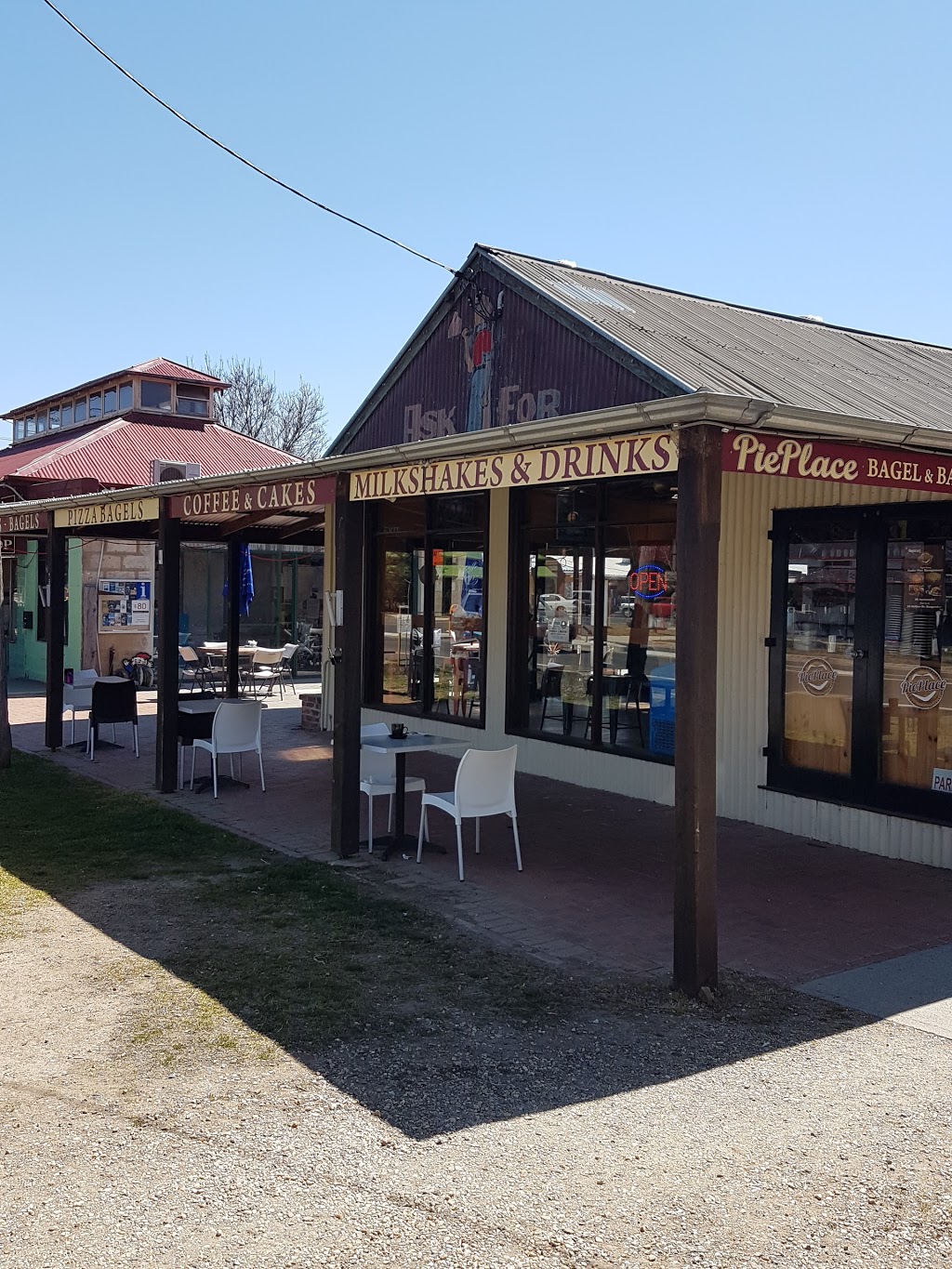 Pie Place | cafe | Kings Hwy, Bungendore NSW 2621, Australia | 0262381414 OR +61 2 6238 1414