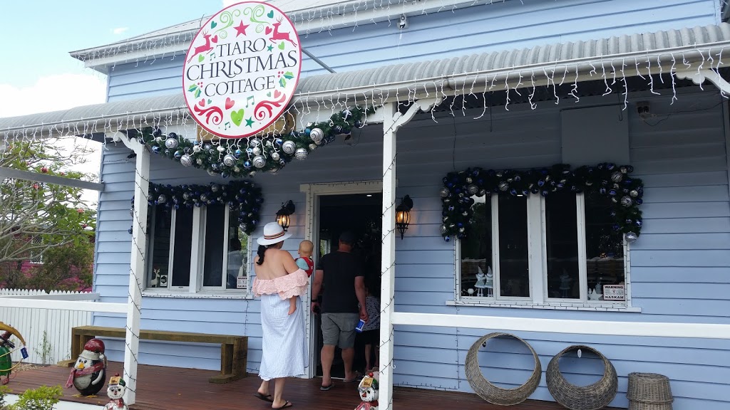 Tiaro Christmas Cottage | 24 Mayne St, Tiaro QLD 4655, Australia | Phone: (07) 4193 9834