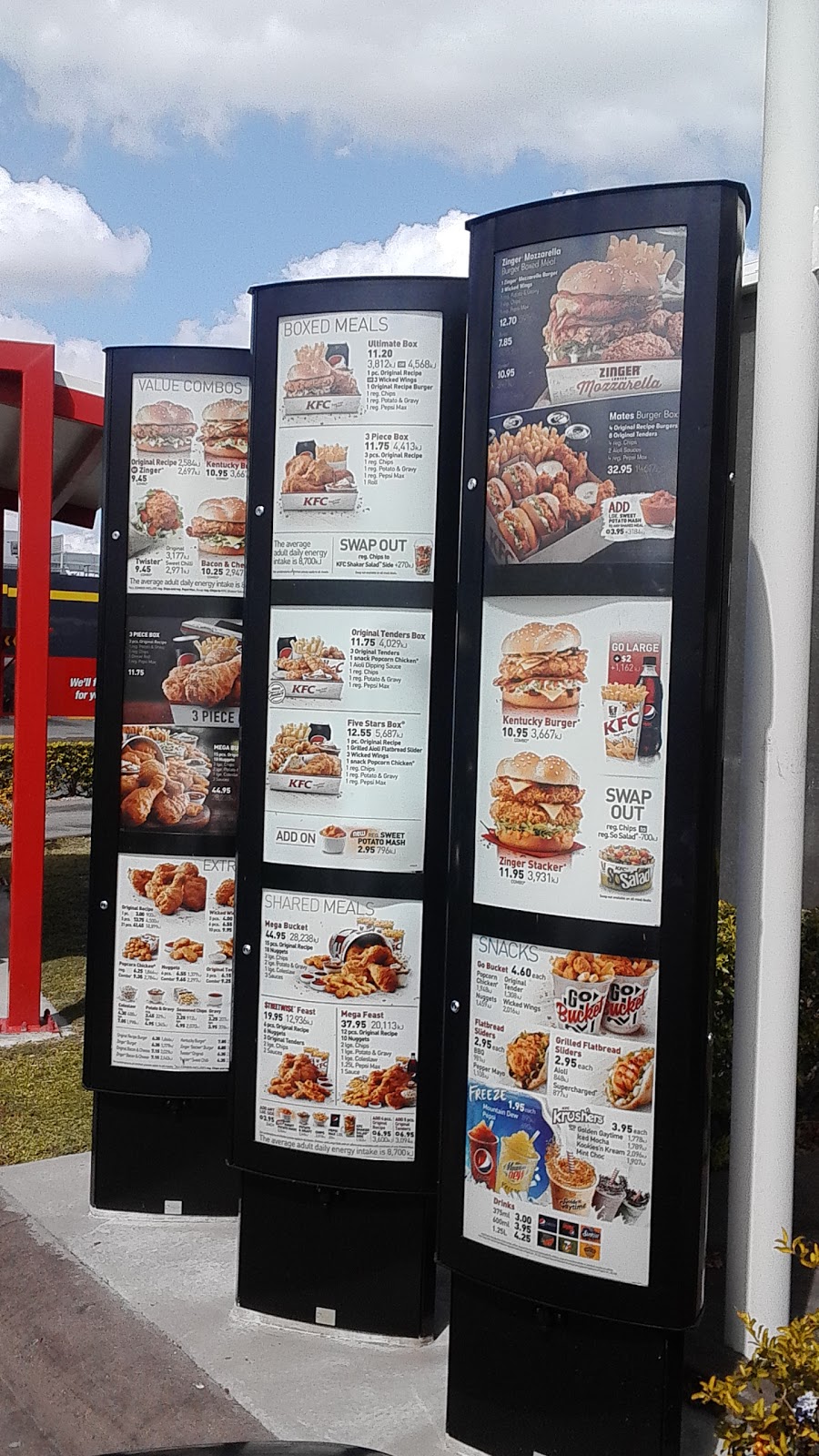 KFC Yeppoon | meal takeaway | 527 Yeppoon Road Corner, Fairfax Ct, Hidden Valley QLD 4703, Australia | 0749393500 OR +61 7 4939 3500