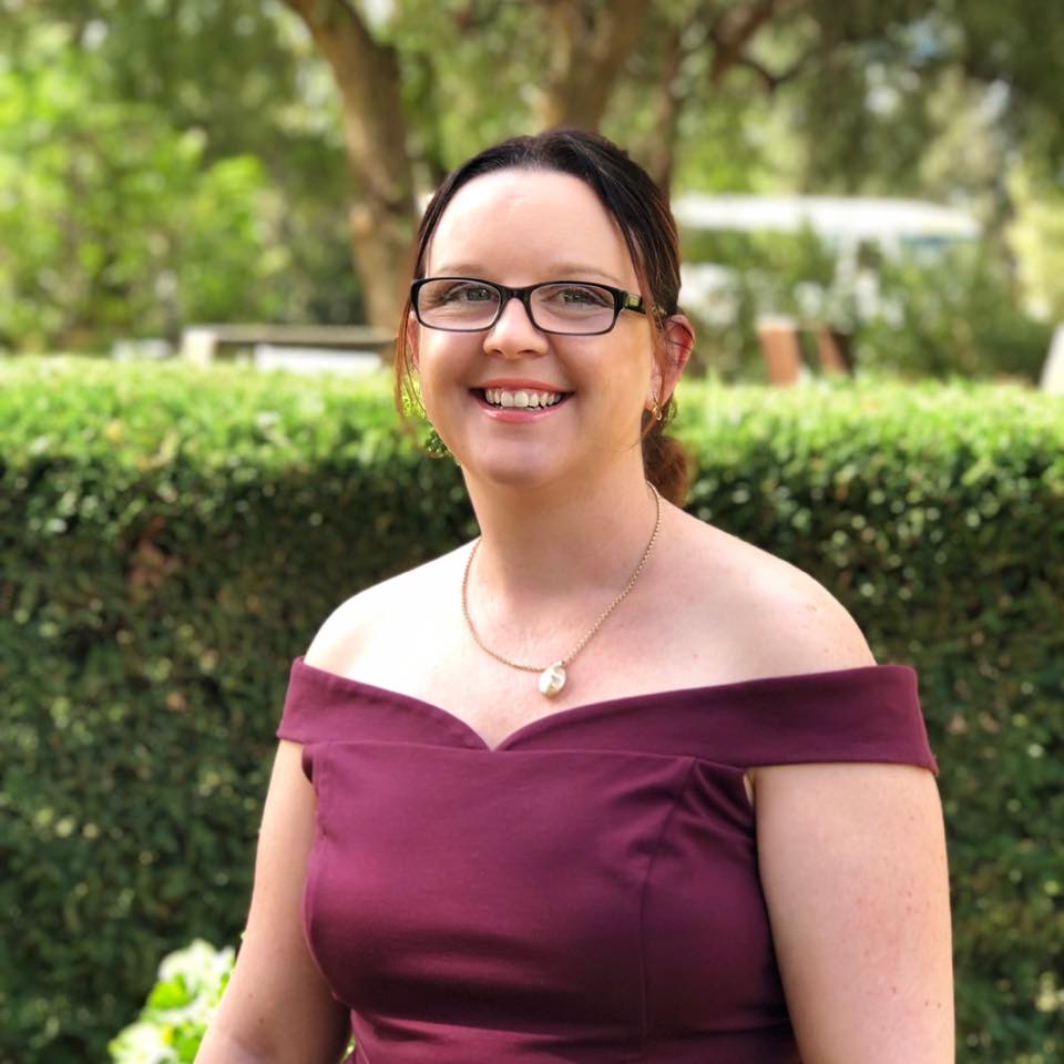Michelle Connor Inspiring Bliss - Marriage Celebrant | 44 Goynes Rd, Epsom VIC 3551, Australia | Phone: 0417 147 309