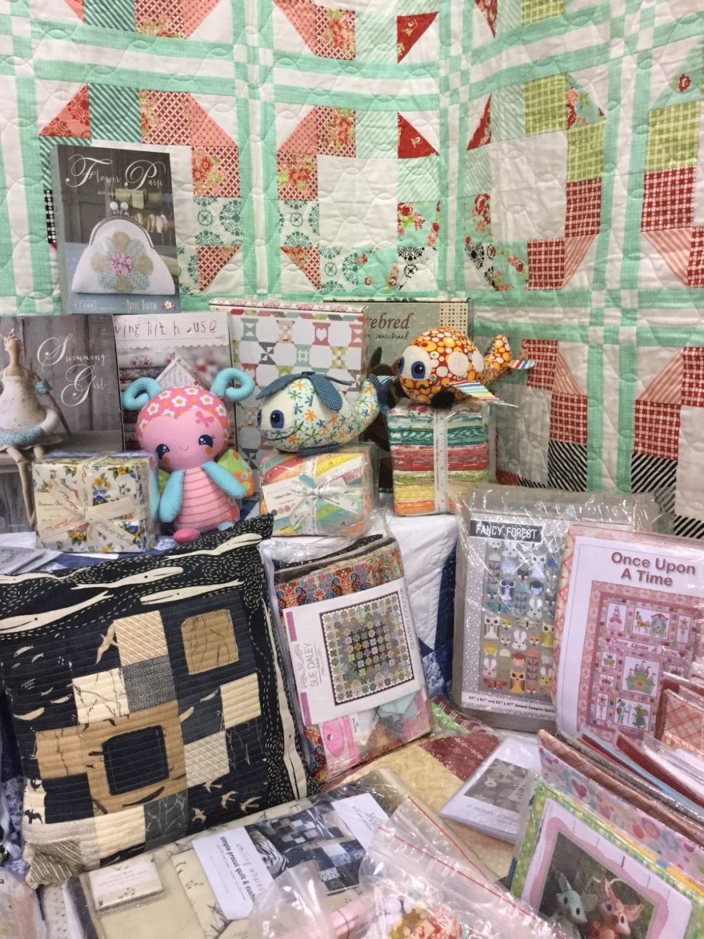 Fabric Patch | home goods store | 223 Lake Cooroibah Rd, Cooroibah QLD 4565, Australia | 0754424613 OR +61 7 5442 4613