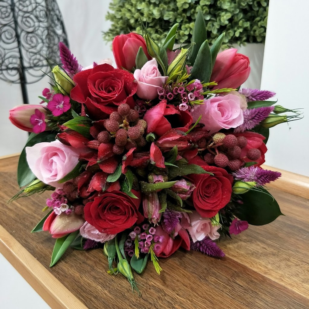 Ivy Flowers and Gifts | 1 Main Cl, Chisholm ACT 2905, Australia | Phone: (02) 6282 4725