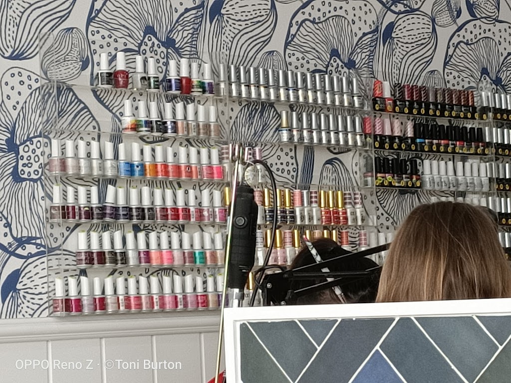 Country Nails | beauty salon | Lake Innes Village Shopping Centre, 43 John Oxley Dr, Port Macquarie NSW 2444, Australia | 0265812573 OR +61 2 6581 2573