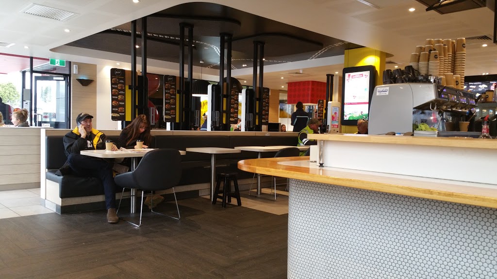 McDonalds Traralgon East | meal takeaway | 1-3 Standing Dr, Traralgon East VIC 3844, Australia | 0351749774 OR +61 3 5174 9774