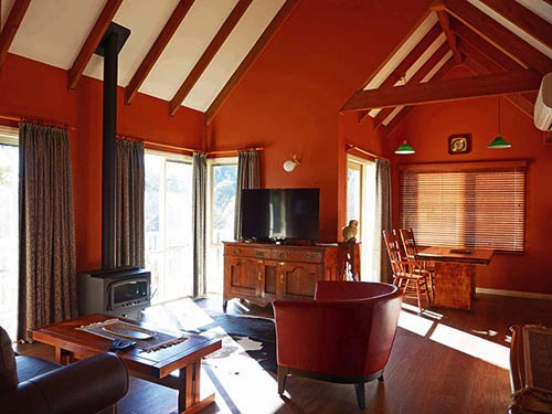 Carramar Cottage Avonsleigh | 86 Stillwells Deviation, Avonsleigh VIC 3782, Australia | Phone: 0422 240 308