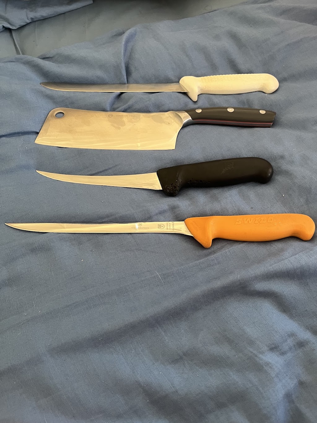 Sharp knives | 14 Coffey Ct, Beachmere QLD 4510, Australia | Phone: 0424 815 921