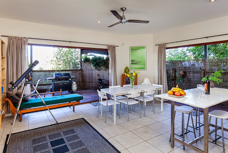 Cliff Top Villa Bulimba - Home4u2stay | real estate agency | 118 Henderson St, Bulimba QLD 4171, Australia | 0409265253 OR +61 409 265 253