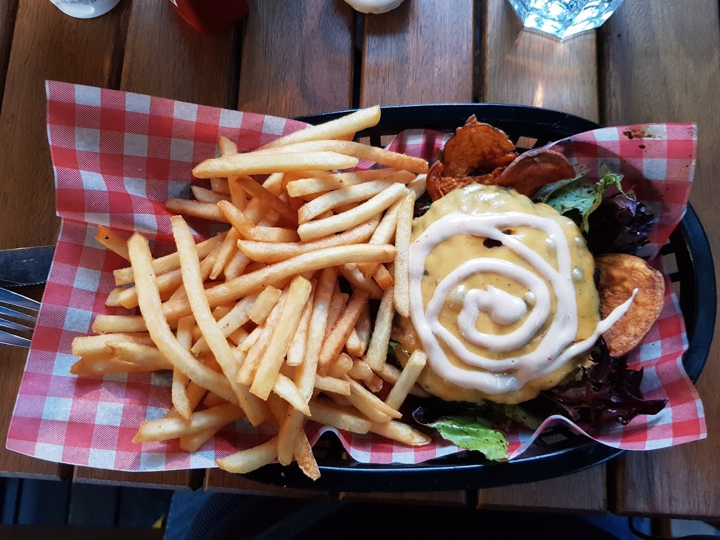 Backyard Burger Kitchen | Errol Flynn Boulevard, Entertainment Quarter, Moore Park NSW 2021, Australia | Phone: (02) 9358 3857