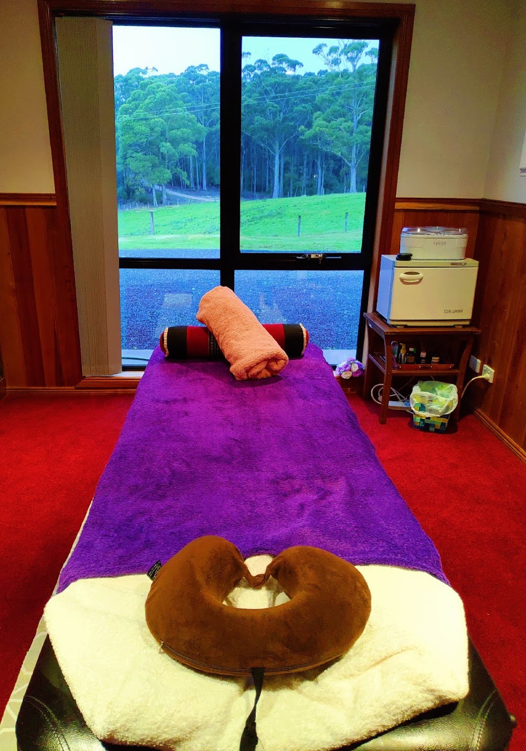 Amaroo Bed & Breakfast N Massage | 404 Tierneys Rd, Mengha TAS 7330, Australia | Phone: 0401 858 094