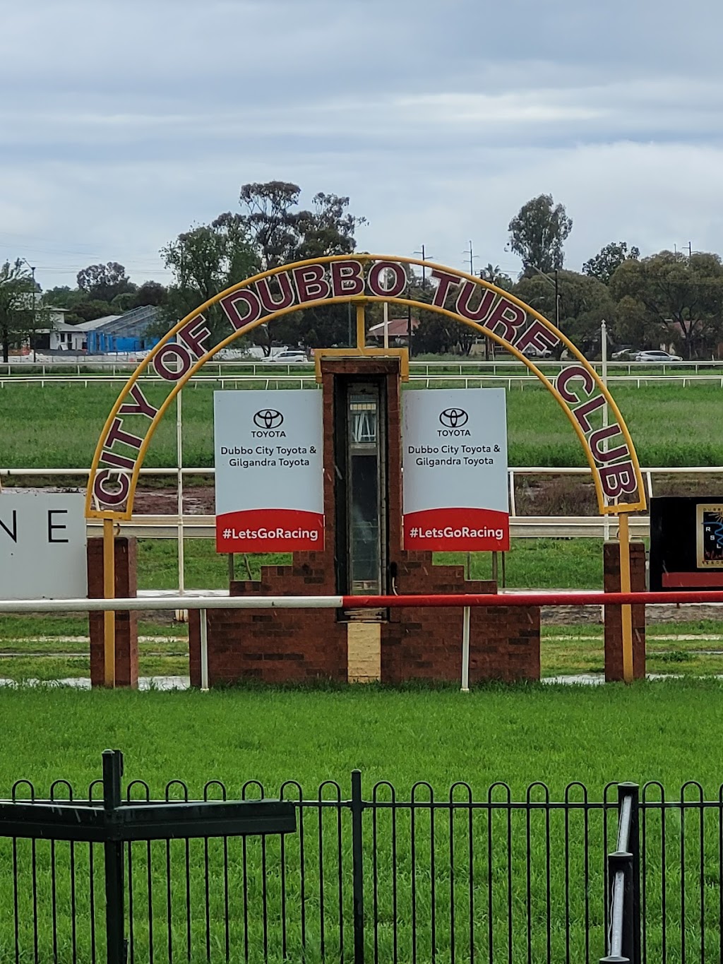 Dubbo Turf Club | Merrilea Rd, Dubbo NSW 2830, Australia | Phone: (02) 6882 1044