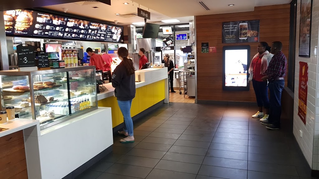 McDonalds Kenmore | meal takeaway | Kenmore Tavern Plaza, 841 Moggill Rd, Kenmore QLD 4069, Australia | 0738782833 OR +61 7 3878 2833